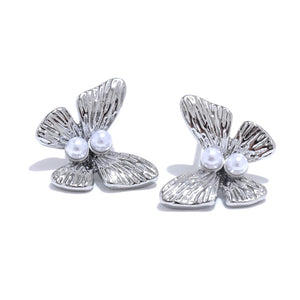 Open image in slideshow, PEARLFLY EARRINGS
